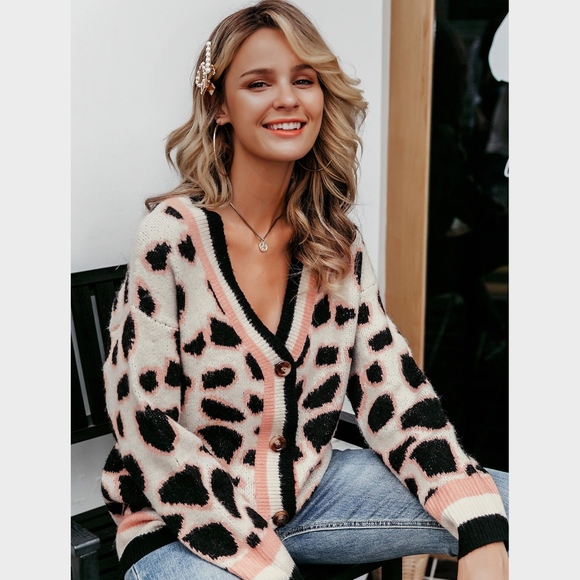 Pink Cheetah Print Buttoned V-Neck Cardigan - Picture 3 of 8